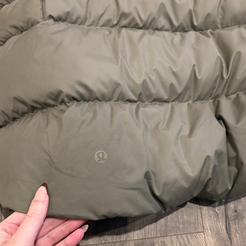 lululemon athletica Men's Wunder Puff 600-Down-Fill Vest - Picture 7 of 9